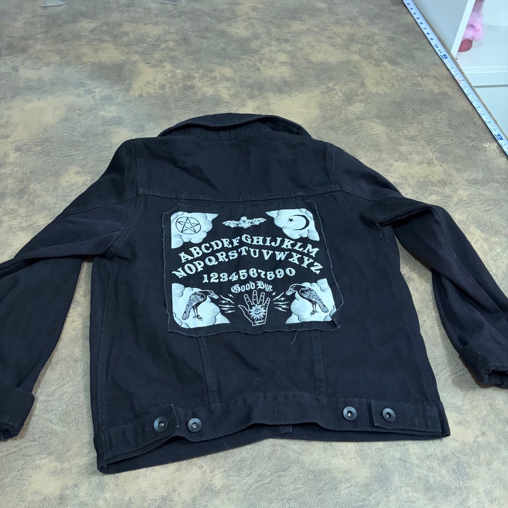 Hot Topic Denim Trucker Jacket Small Black Ouija Spirit Board Bad Vibes Occult